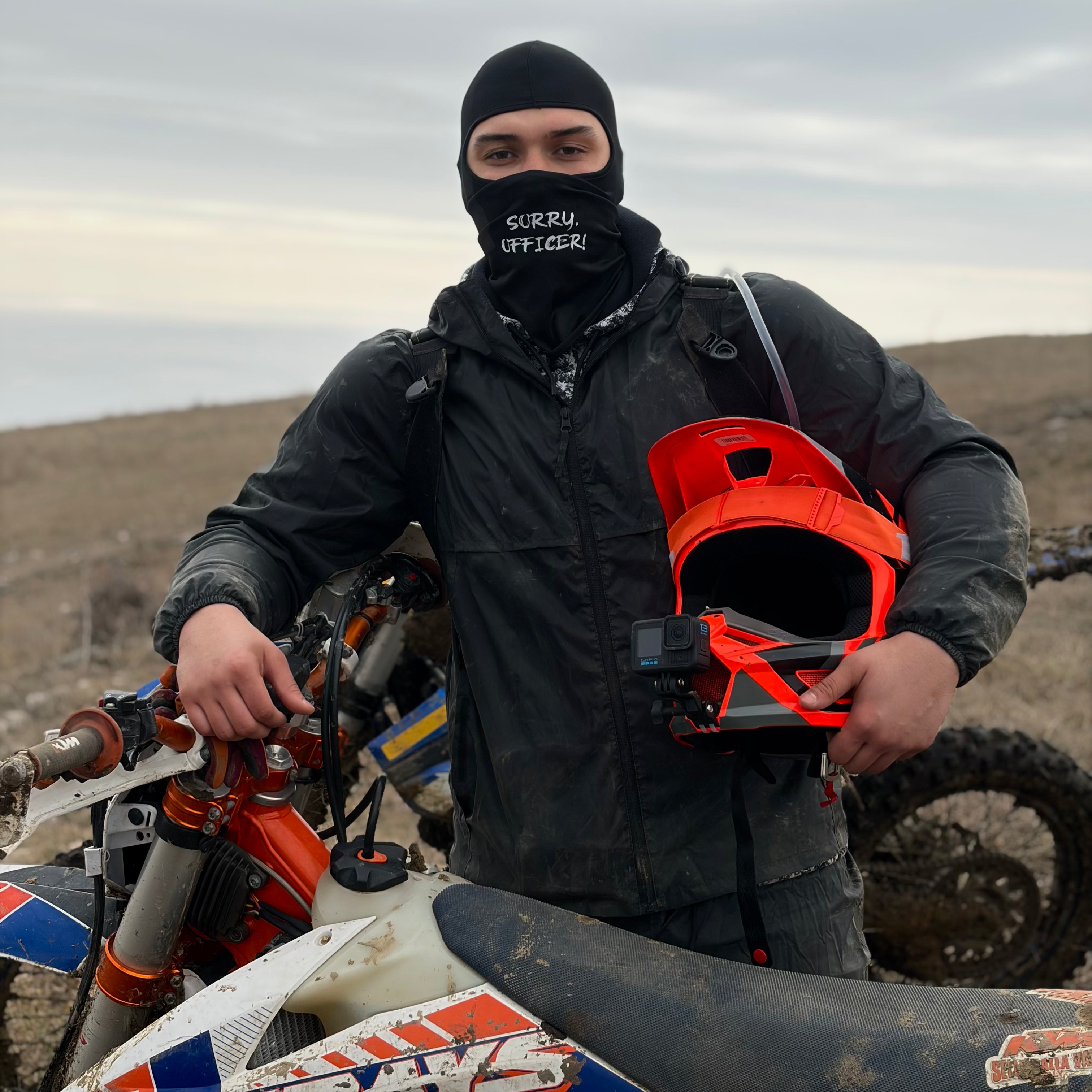 Cagulā Moto "Sorry Officer!"-Black Edition